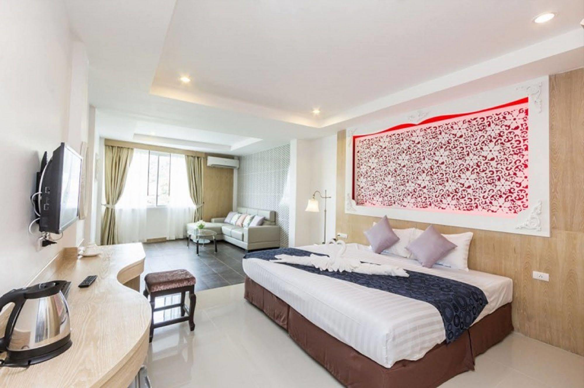 Hotel Triple Three Patong Exteriér fotografie